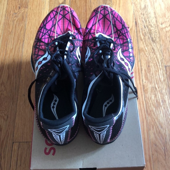 Saucony Women’s track spikes - Picture 3 of 6